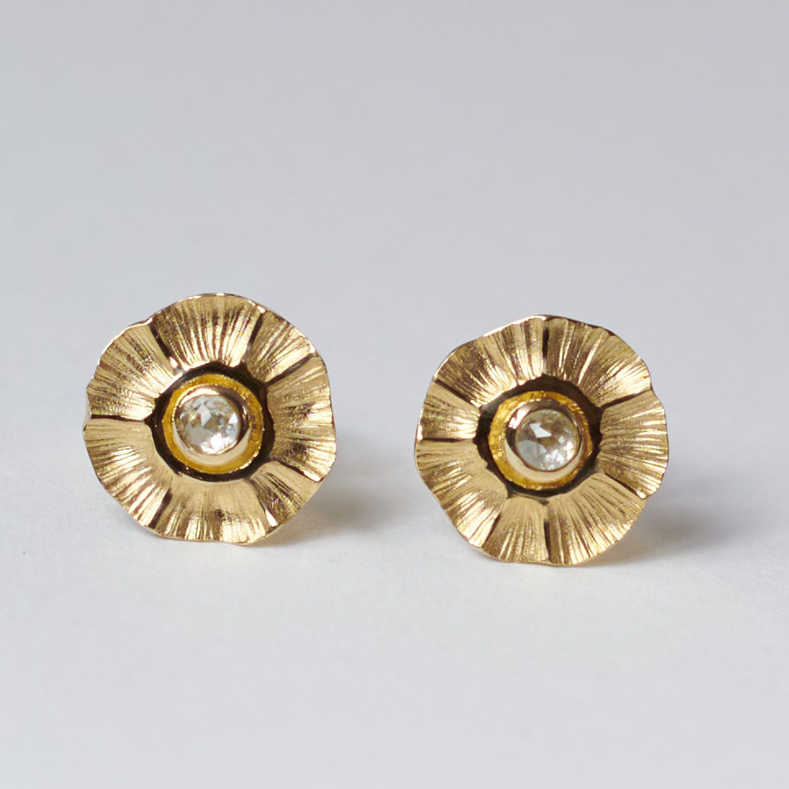 Ohrstecker, Blüte, Gelbgold 750, weiße Diamantrose